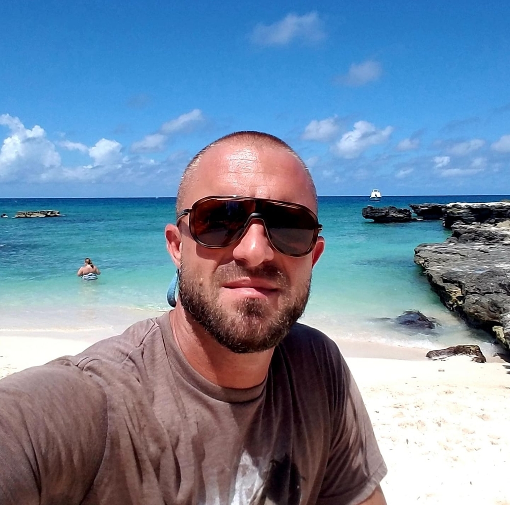 Meet your Posher, Christian